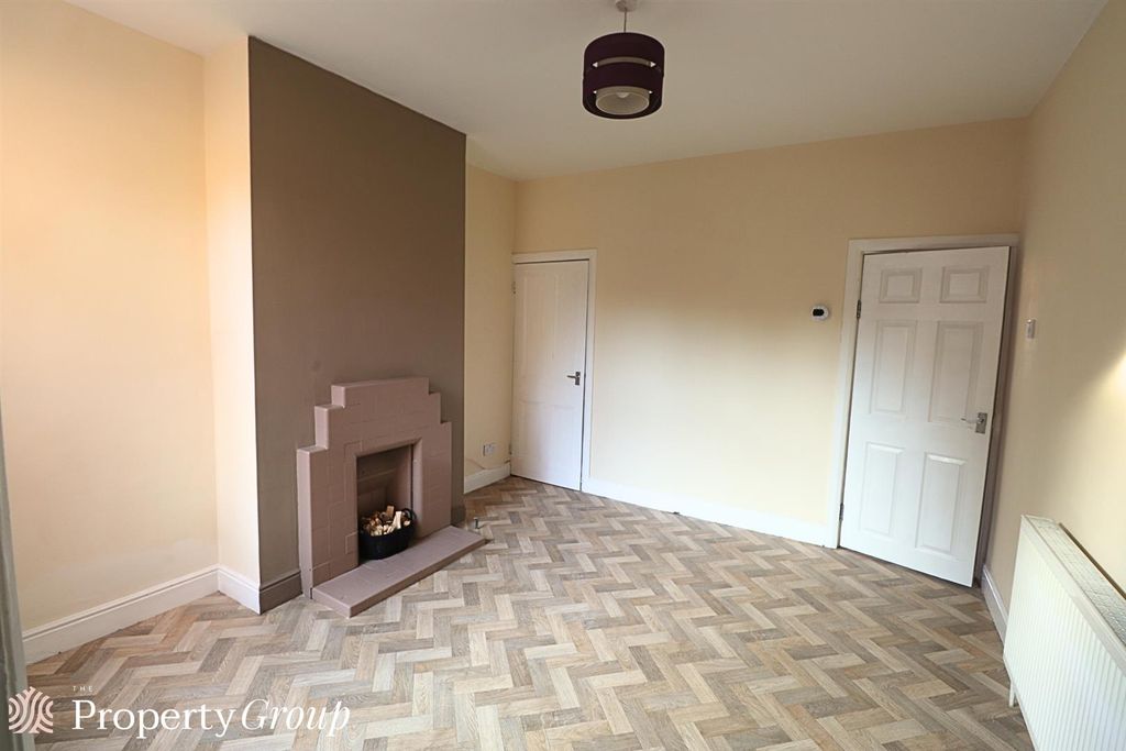 Property photo 3 of 16 42 Broomfield Road (4).Png