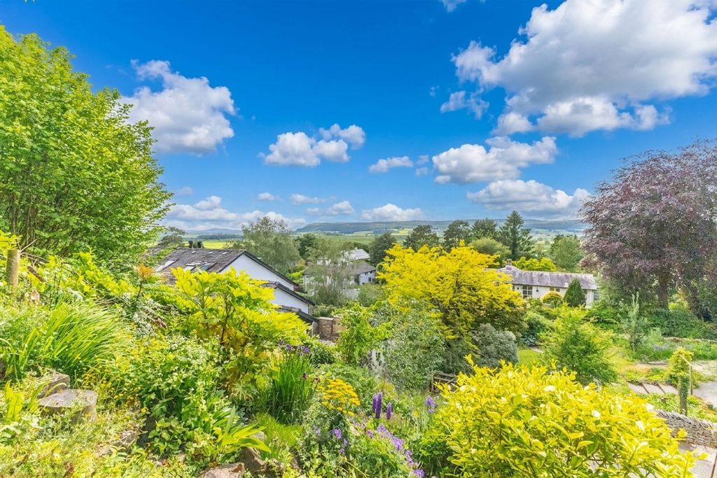 Property photo 1 of 37