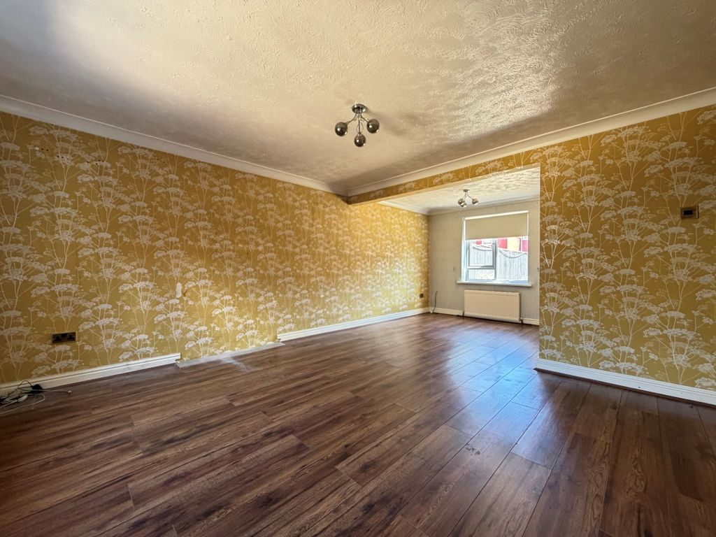Property photo 3 of 10 l