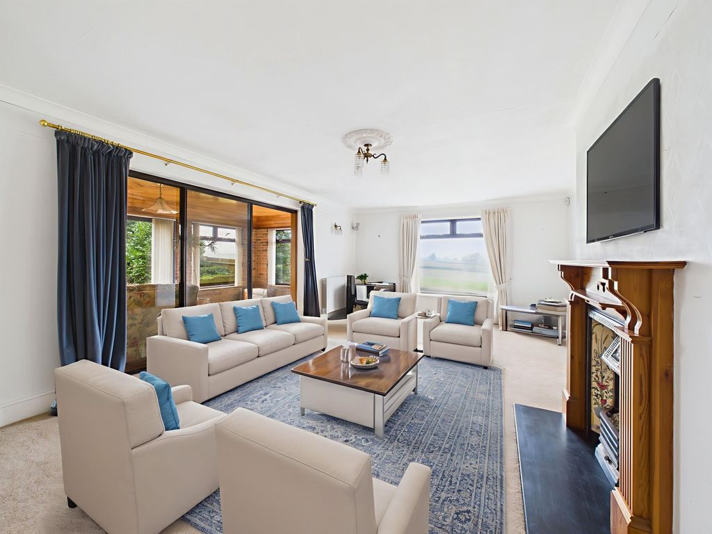 Property photo 2 of 34 5.-Cam04922G0-Pr0097-Still003 - Living Room - Stan