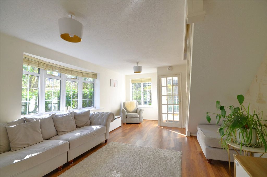 Property photo 2 of 14 Lounge