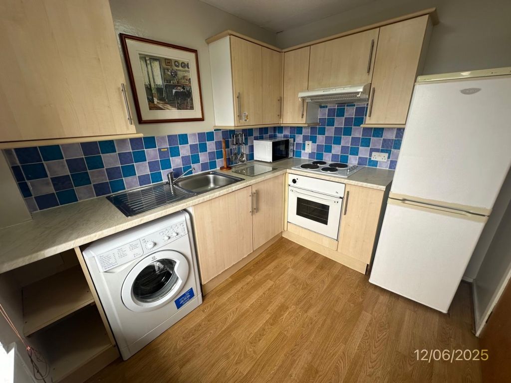 Property photo 2 of 7 Kitchen