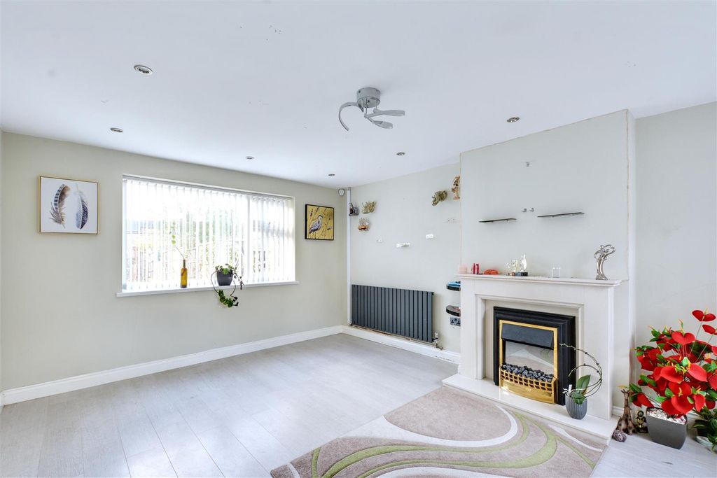 Property photo 3 of 23 Lounge_1.Jpeg