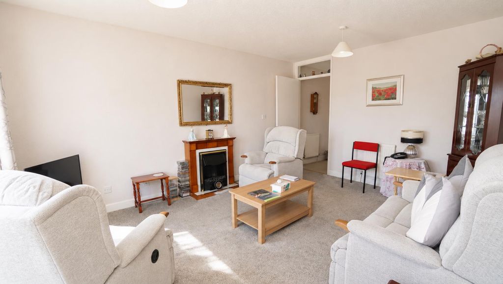 Property photo 3 of 8 Lounge.Png