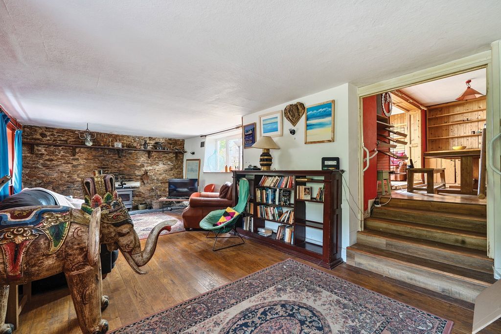 Property photo 3 of 18