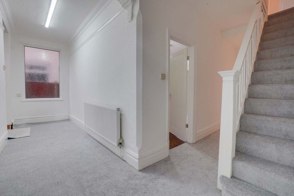 Property photo 2 of 25