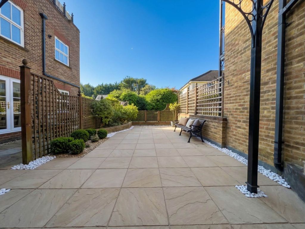 Property photo 2 of 18