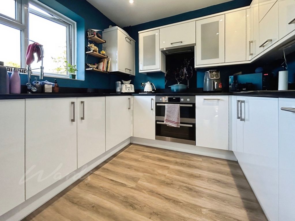Property photo 2 of 14 17557E6c-Kitchen