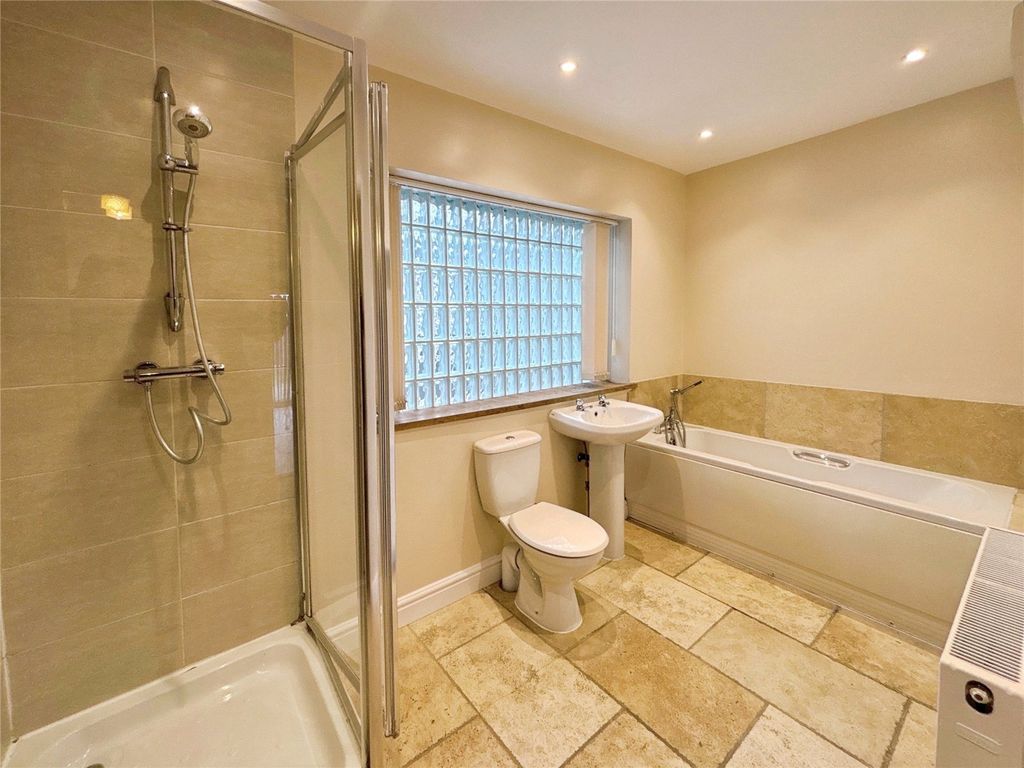 Property photo 2 of 21 Bathroom/Wc