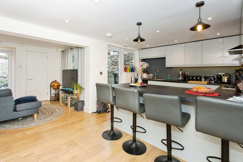 Property photo 2 of 15 Photo