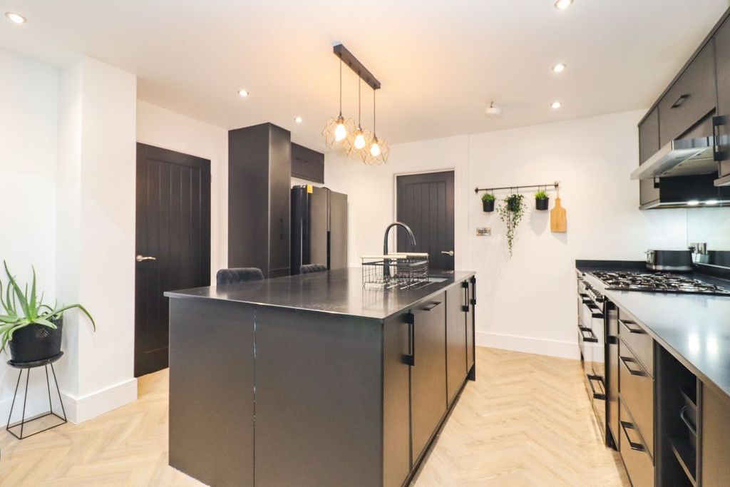 Property photo 2 of 30