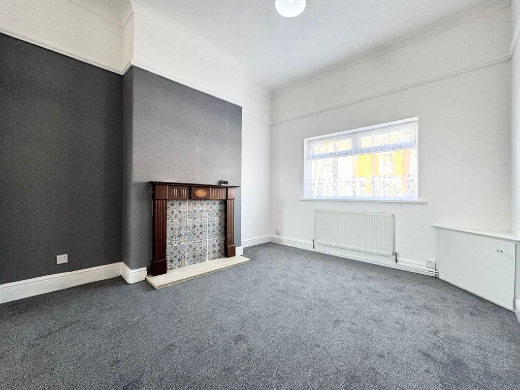 Property photo 2 of 12 Lounge