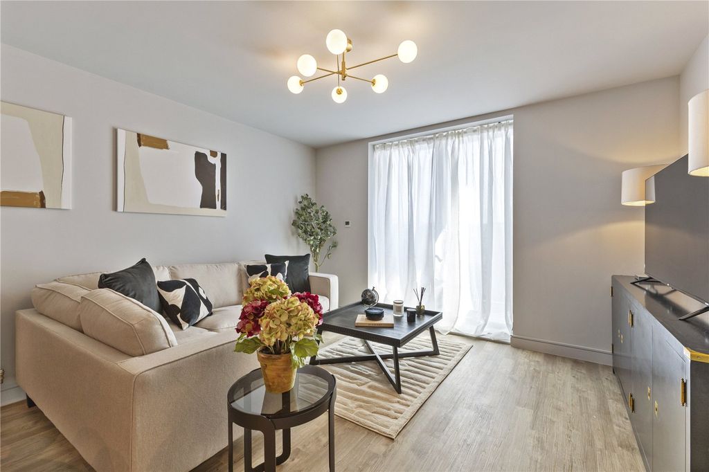 Property photo 2 of 14 Show Apartment