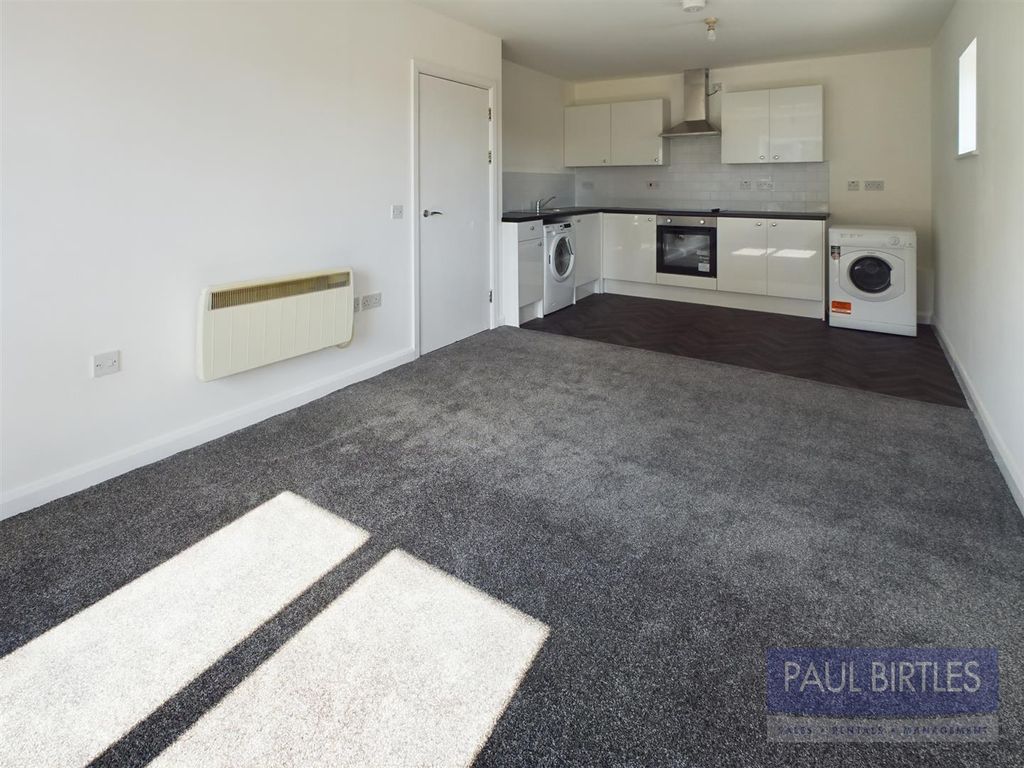 Property photo 3 of 13 Cam01301G0-Pr0474-Still004.Jpg