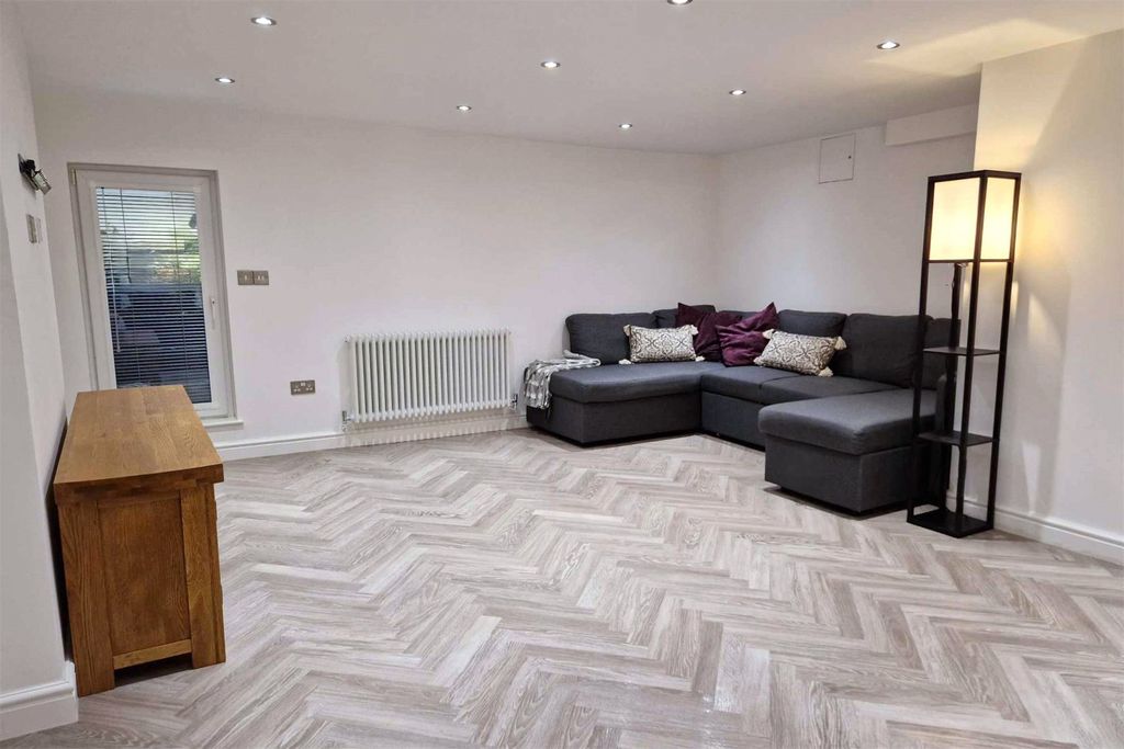 Property photo 2 of 14 Picture No. 02