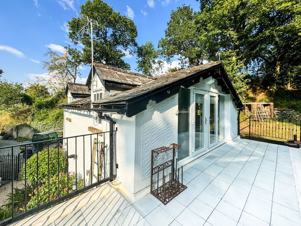 Property photo 1 of 10 A