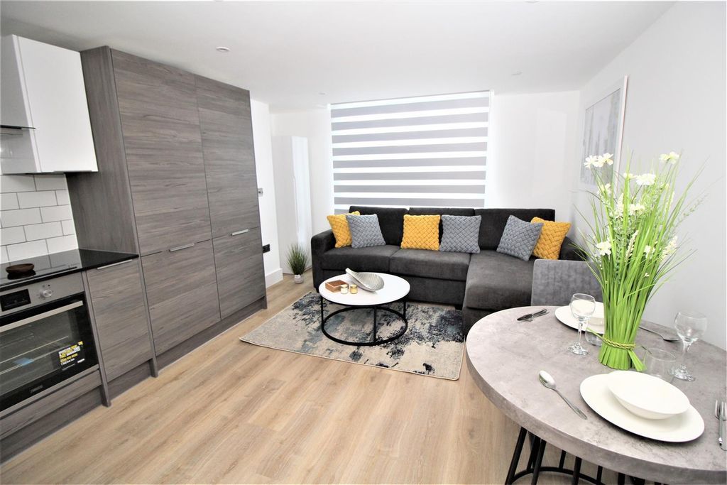 Property photo 2 of 8 Studio 2.Jpg