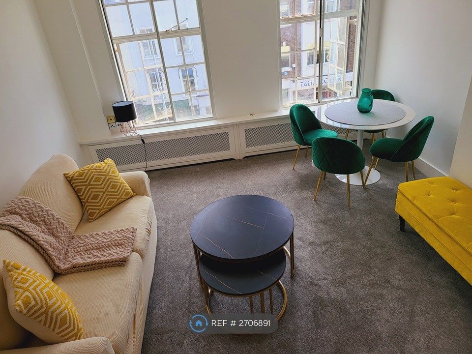 Property photo 1 of 12 2 Bedroom Brompton Road