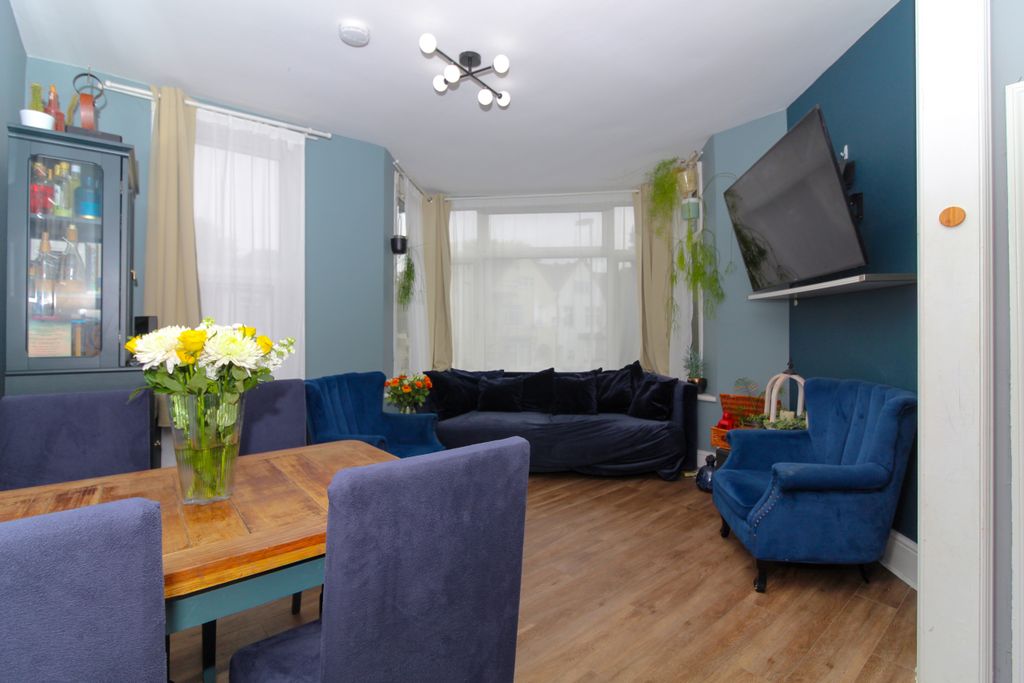 Property photo 3 of 17 Img_8880B