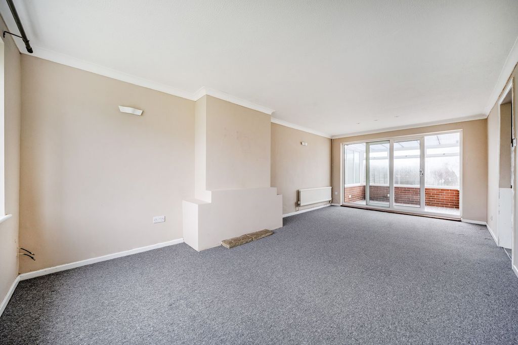 Property photo 2 of 11 Living Room