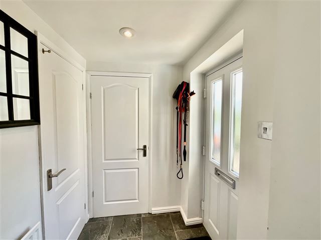 Property photo 3 of 21 Entrance Hall