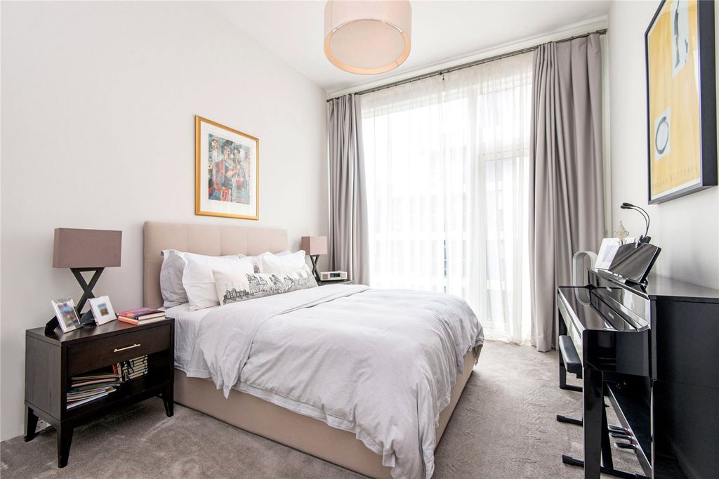 Property photo 3 of 14 Bedroom