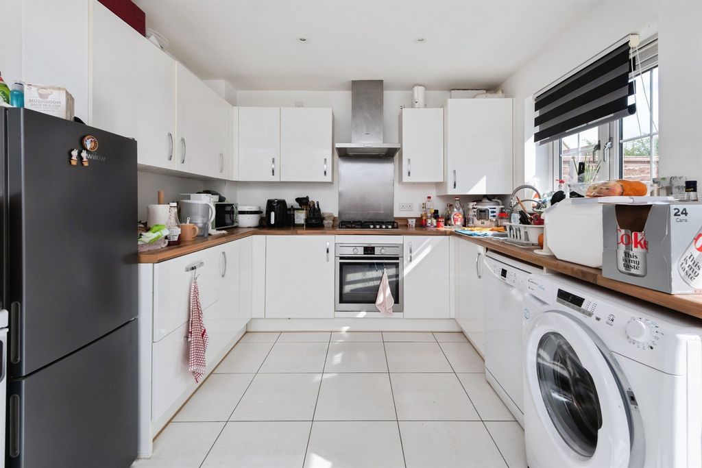 Property photo 3 of 14