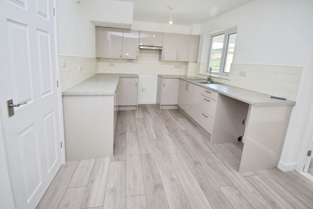 Property photo 3 of 14 New Kit Diner 2
