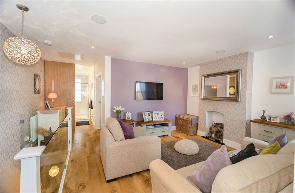 Property photo 3 of 9