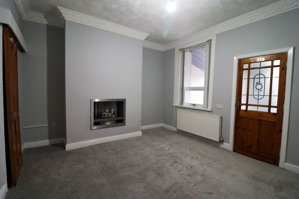 Property photo 2 of 11 Photograph 2