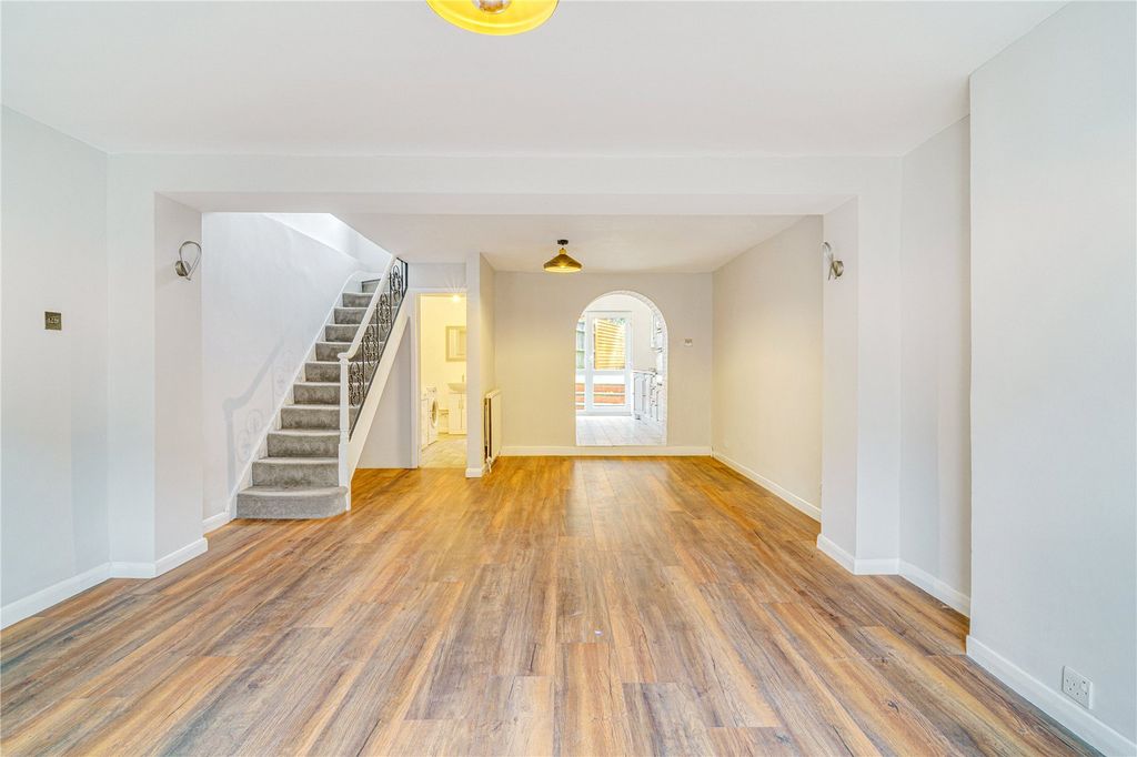 Property photo 2 of 15 Picture No. 18