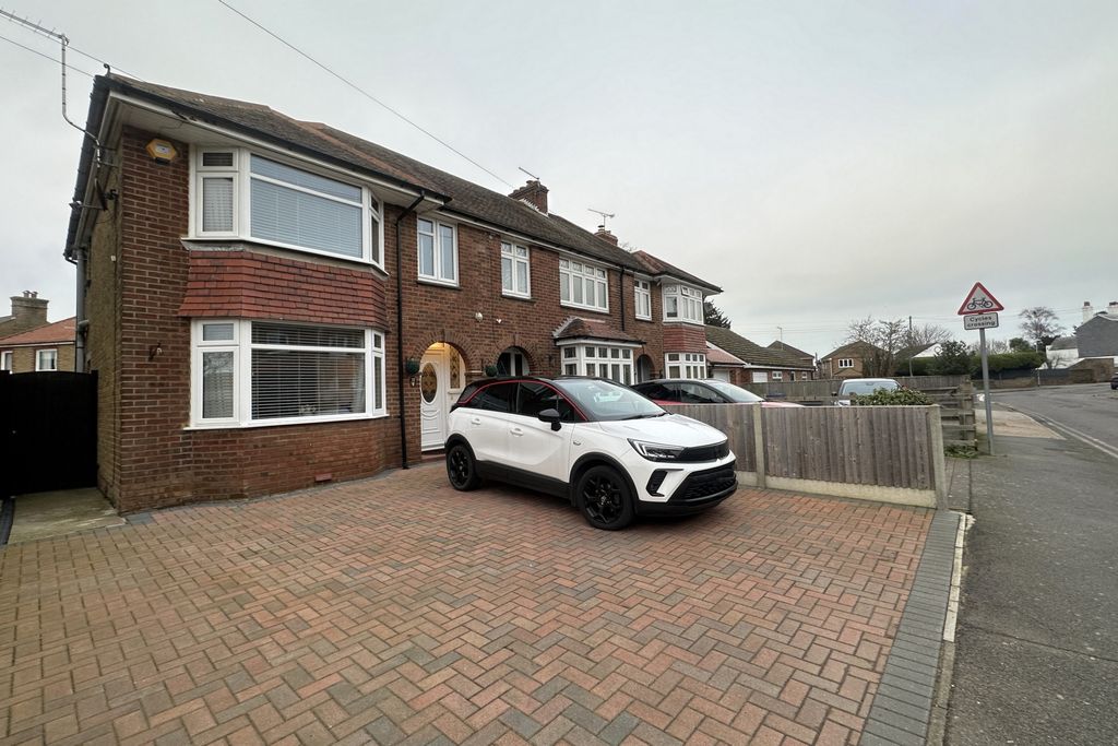 Property photo 1 of 12 Photo 9