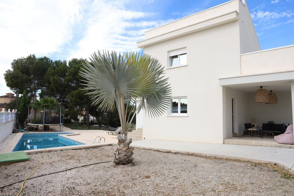 Property photo 1 of 50