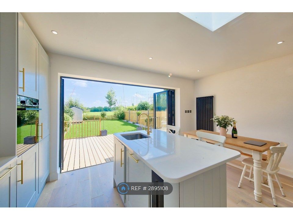 Property photo 3 of 20 Kitchen/Dining