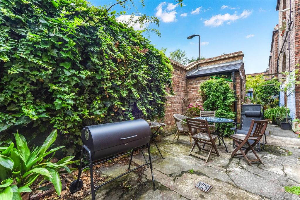 Property photo 2 of 10