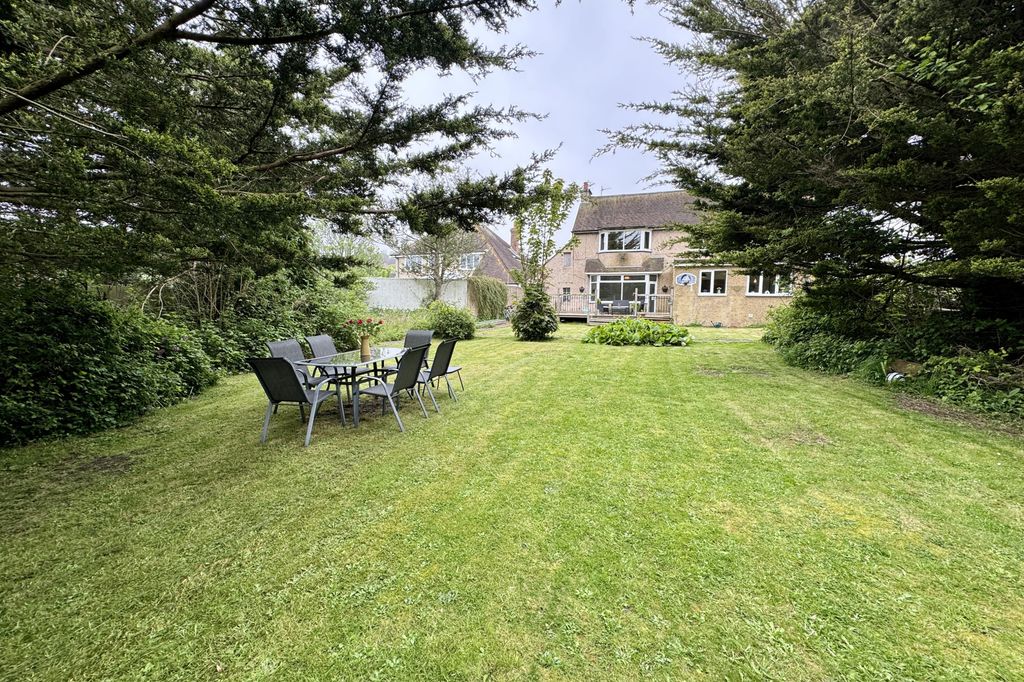 Property photo 2 of 26