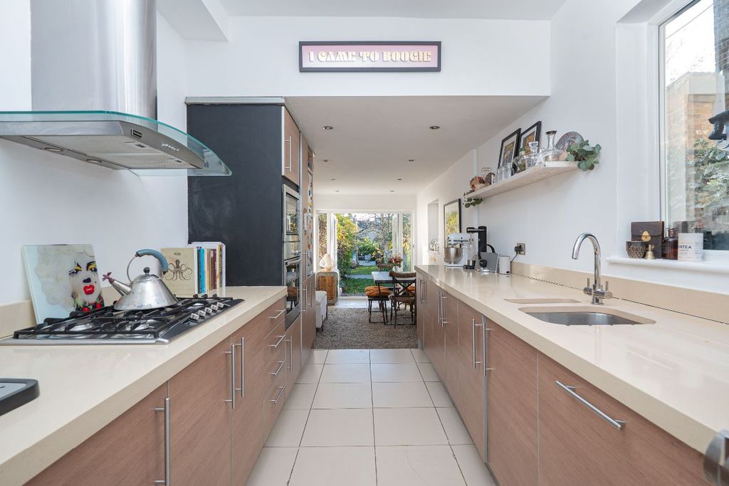 Property photo 3 of 25