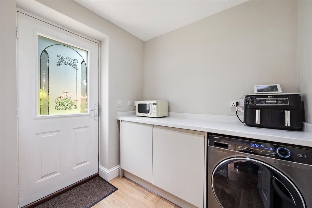 Additional image 27 of 6 bed detached house to rentAspen Drive, Scarcroft, Leeds LS14