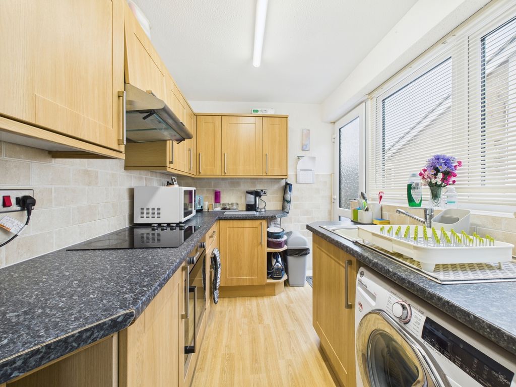 Property photo 2 of 8 Kitchen