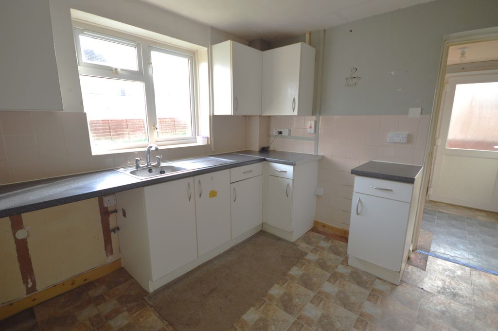 Property photo 2 of 12 Kitchen