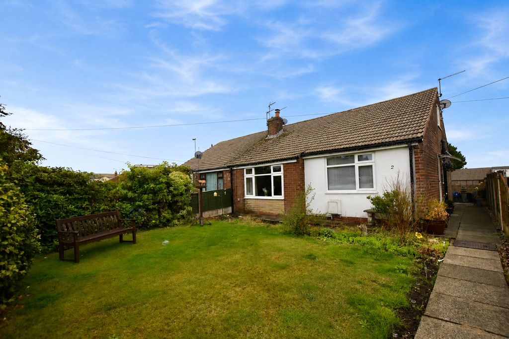 Property photo 1 of 18 Front Garden