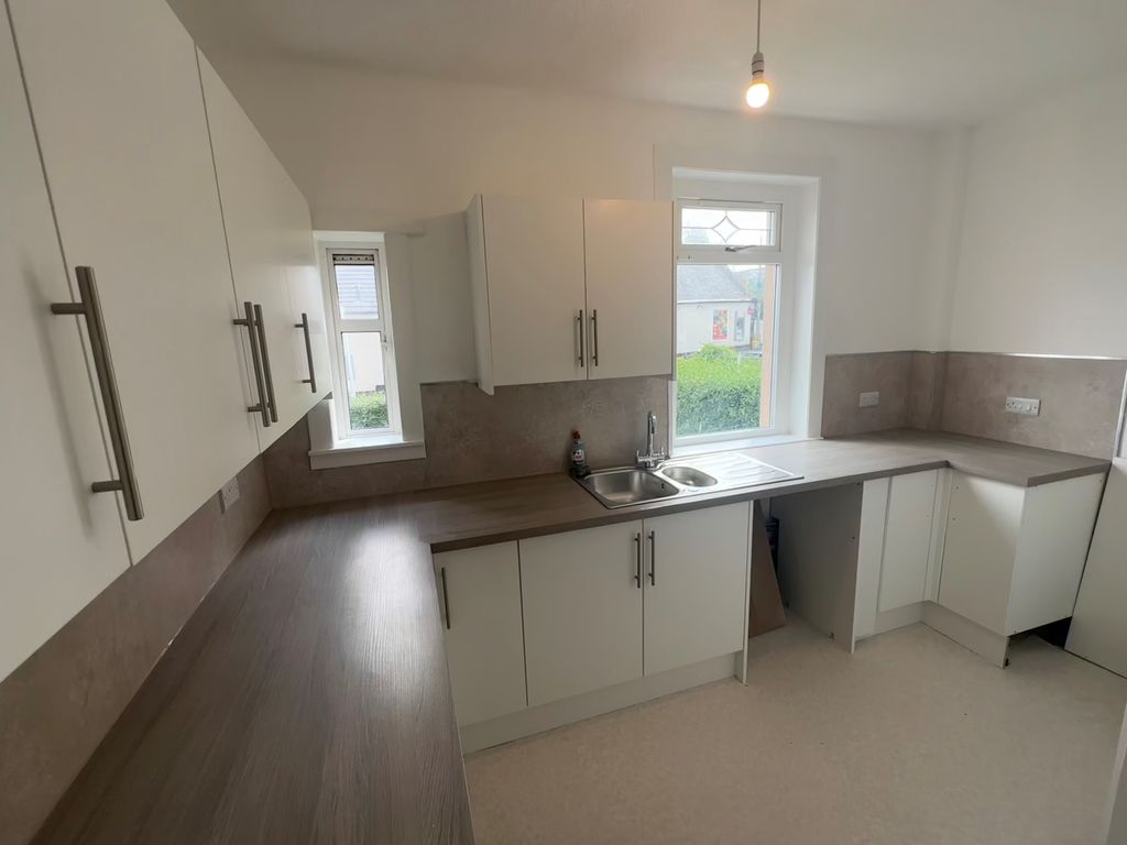 Property photo 3 of 8 Kitchen