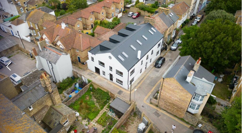 Property photo 1 of 10