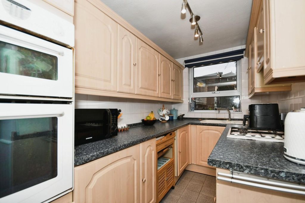 Property photo 3 of 19 Kitchen.Jpg
