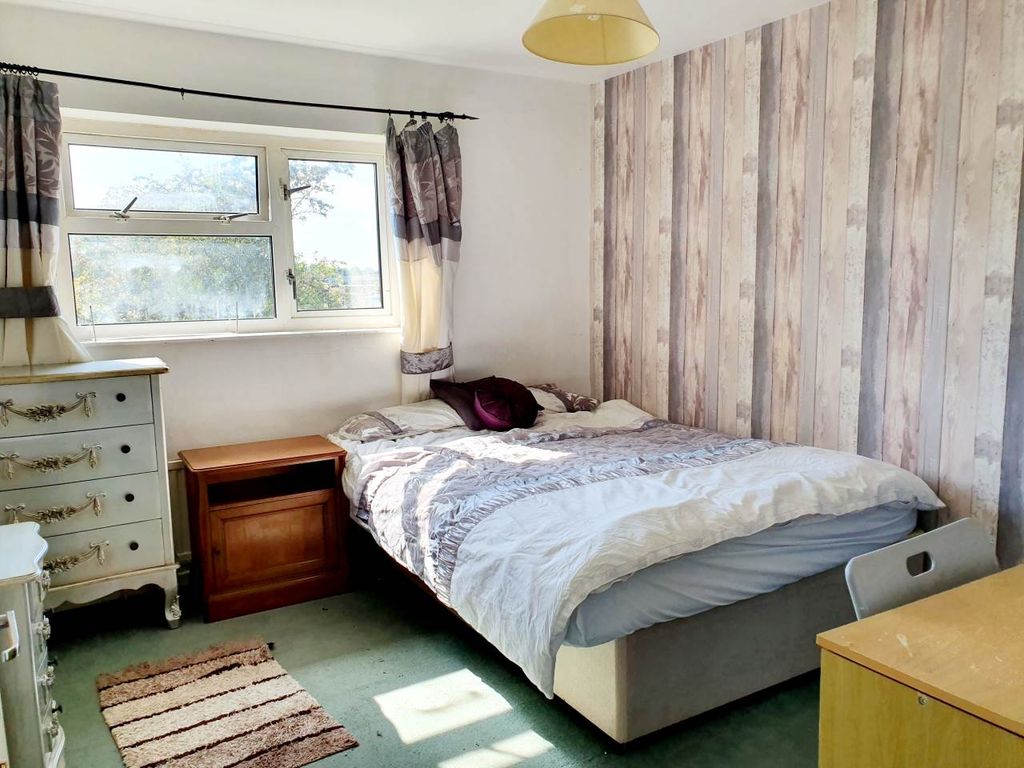 Property photo 1 of 6 Room
