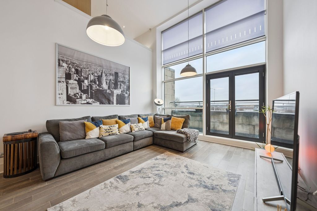 Property photo 2 of 27