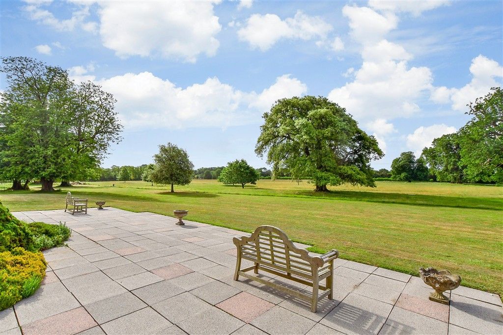 Property photo 2 of 13 Communal Gardens
