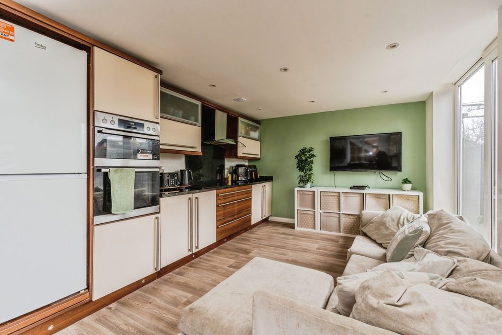 Property photo 3 of 13 Pbox-Img.Jpg