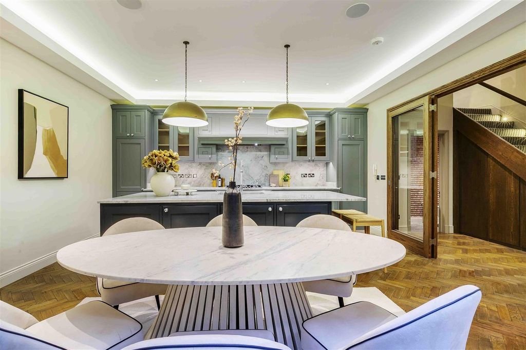 Property photo 2 of 27