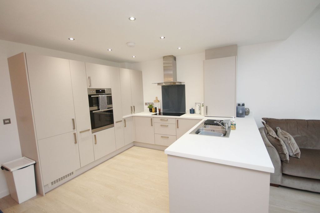 Property photo 2 of 24